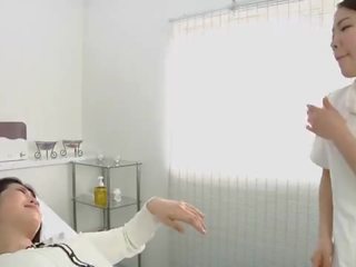 Japonais lesbienne érotique crachant massage clinique sous-titré